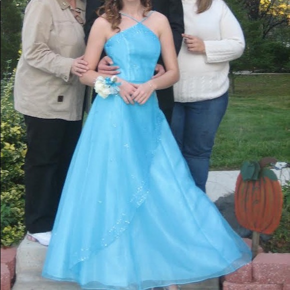 Aquamarine gown - Picture 8 of 8